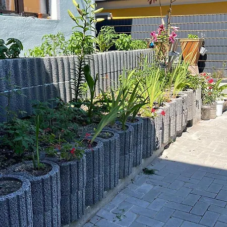 Rim 4 Raeume 3 Schlafzimmer 1 Wohnzimmer In 1 Og 100 Qm *