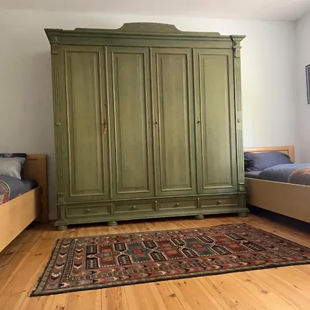 Rim 4 Räume 3 Schlafzimmer 1 Wohnzimmer Zwei Toiletten In 1 Og Circa 100 Qm Mit Waschmaschine Apartment
