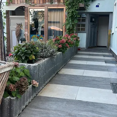 Rim 4 Räume 3 Schlafzimmer 1 Wohnzimmer Zwei Toiletten In 1 Og Circa 100 Qm Mit Waschmaschine * Lauchhammer