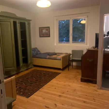 Rim 4 Räume 3 Schlafzimmer 1 Wohnzimmer Zwei Toiletten In 1 Og Circa 100 Qm Mit Waschmaschine Apartment