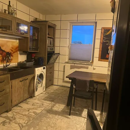 Apartment Rim 4 Räume 3 Schlafzimmer 1 Wohnzimmer Zwei Toiletten In 1 Og Circa 100 Qm Mit Waschmaschine