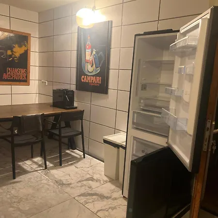 Rim 4 Räume 3 Schlafzimmer 1 Wohnzimmer Zwei Toiletten In 1 Og Circa 100 Qm Mit Waschmaschine Apartment Lauchhammer